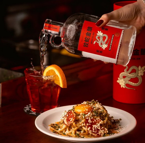巷販小酒携手摩登弹牙的Yayas Pasta空降北京胡同儿VICINI!