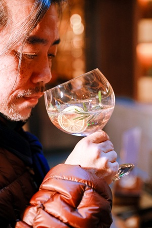 雅辰酒店集团与德熙蒸馏共同呈现一场融合东方草本与当代工艺的「雅辰聚 Artyzen Studio」体验活动